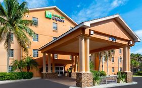 Holiday Inn Express Bonita Springs Fl 3*